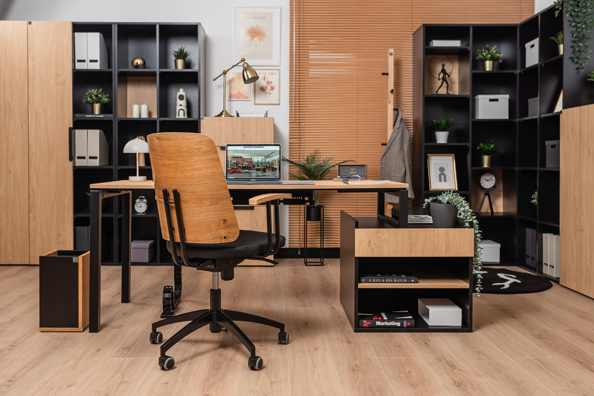 Schreibtisch mit Schubladen in Eiche und Schwarz für kleine und große Büros oder Arbeitszimmer