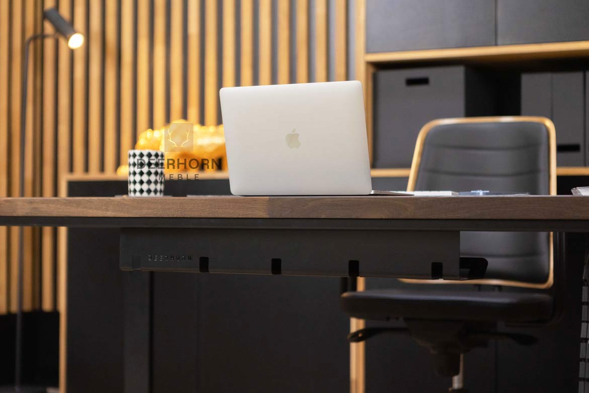 Ergonomischer Massivholz-Bürotisch, schwarz