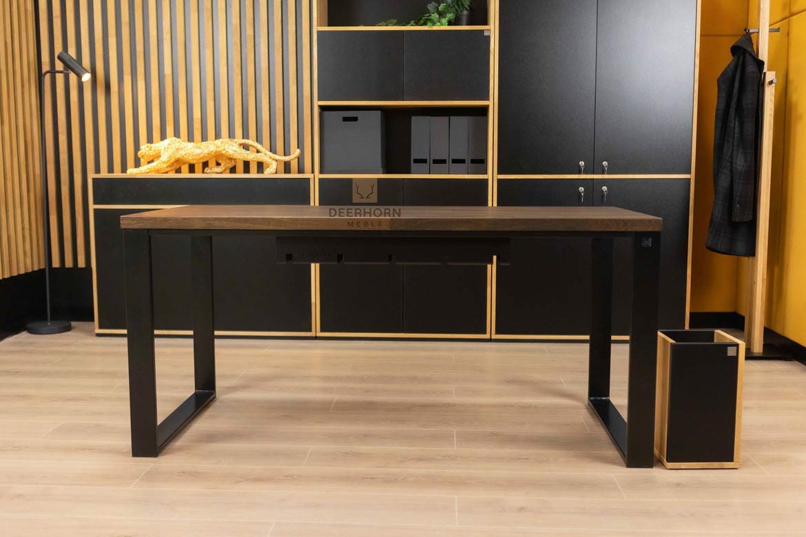 Ergonomischer Massivholz-Bürotisch, schwarz