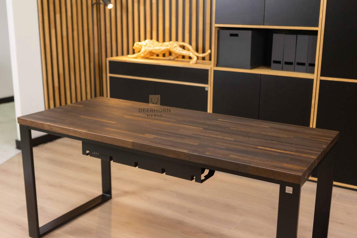 Ergonomischer Massivholz-Bürotisch, schwarz