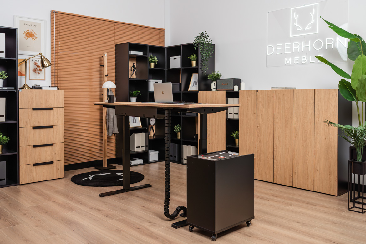 Elektrischer Schreibtisch mit ergonomischer Höhenverstellung und Memory mit schmalem, rollbarem Sockel