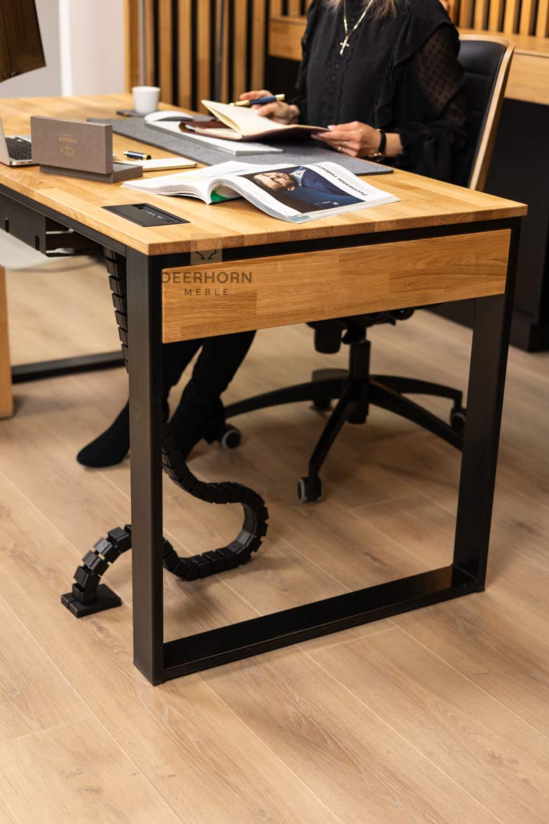 Büroschreibtisch aus Eiche minimalistisch schwarz