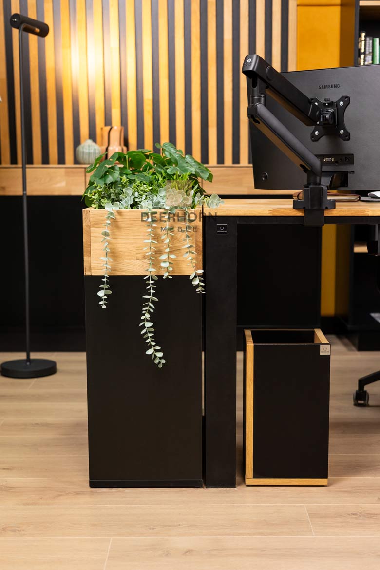 Büroschreibtisch aus Eiche minimalistisch schwarz