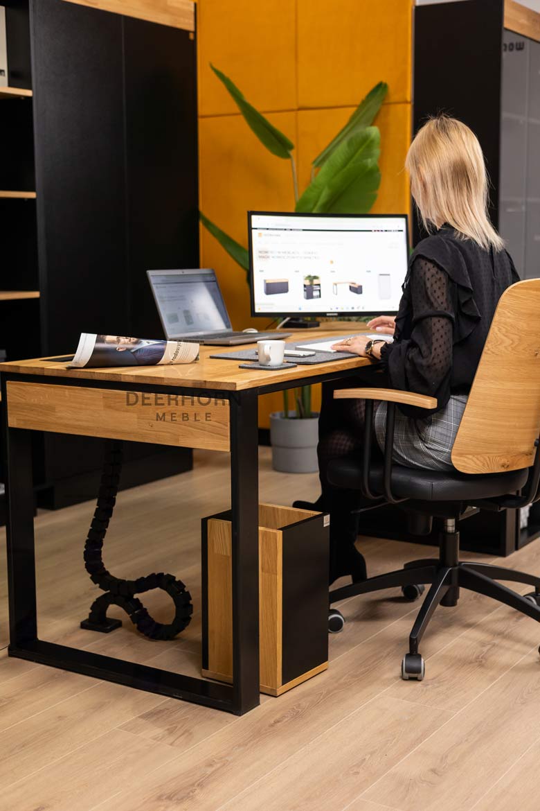 Büroschreibtisch aus Eiche minimalistisch schwarz