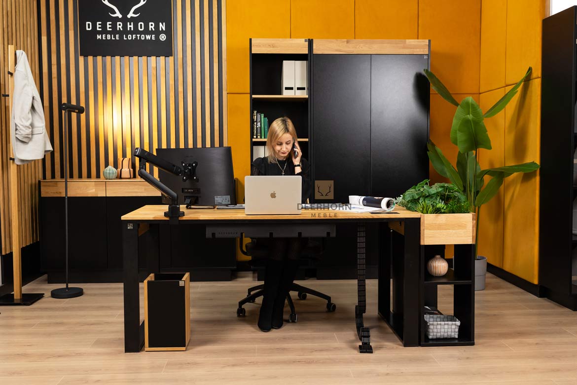 Büroschreibtisch aus Eiche minimalistisch schwarz