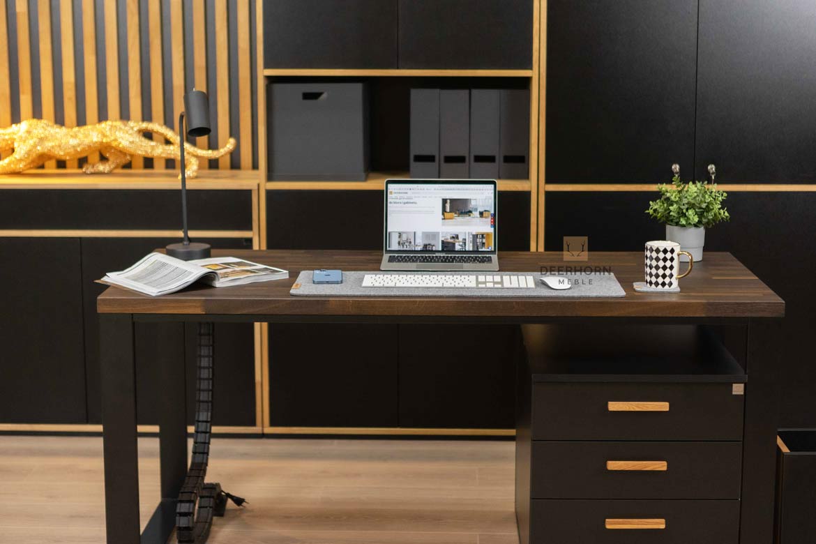 Schwarzer Schreibtisch für Büro in Massivholz modern und Untertischschrank