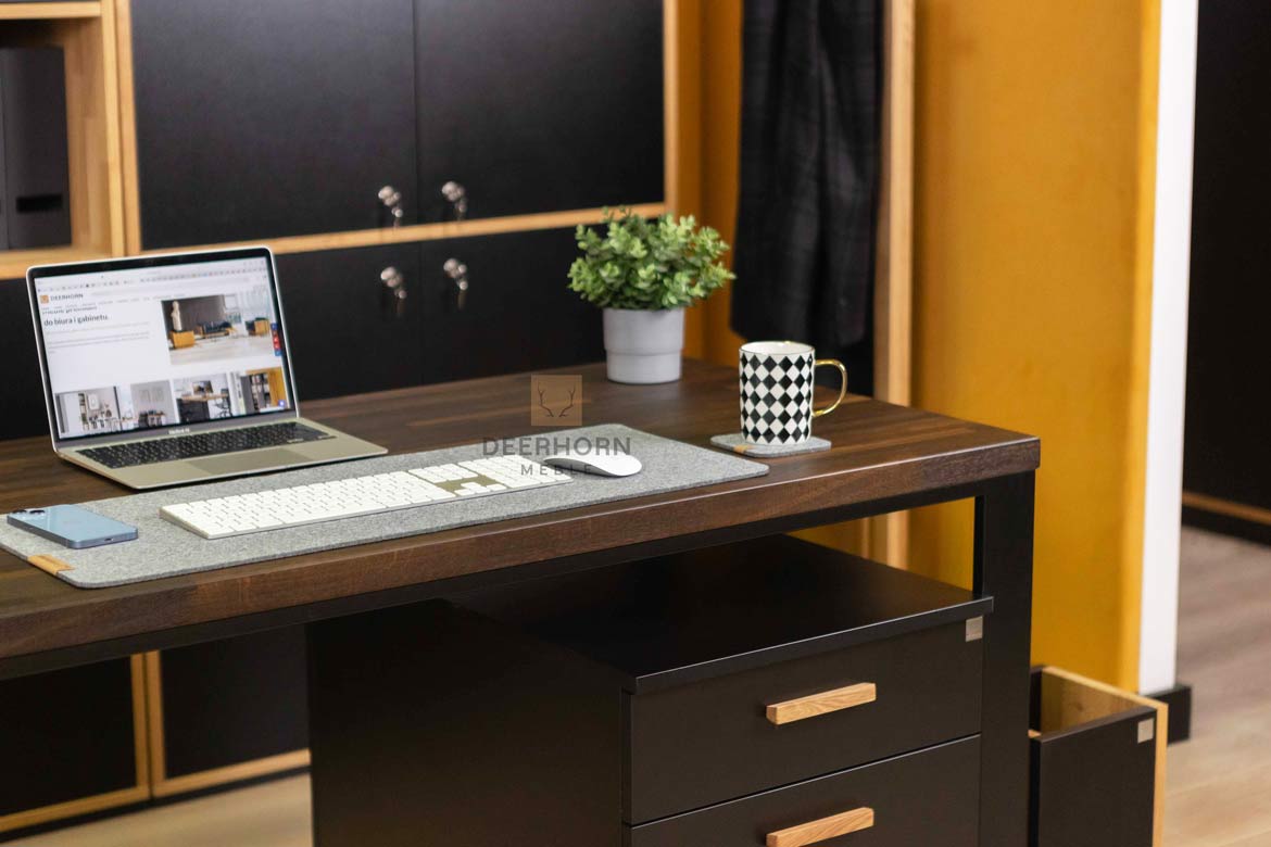 Schwarzer Schreibtisch für Büro in Massivholz modern und Untertischschrank