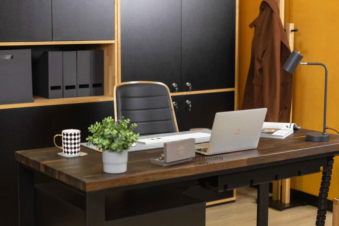 Schwarzer Schreibtisch für Büro in Massivholz modern und Untertischschrank