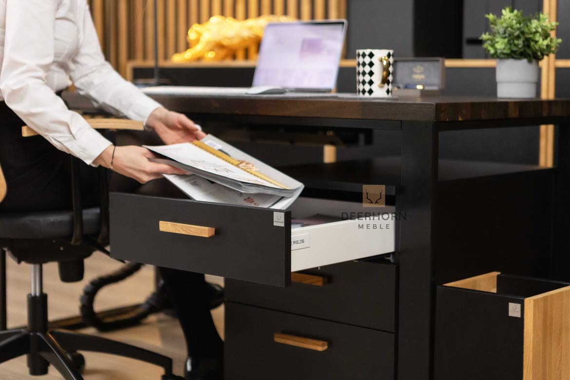Schwarzer Schreibtisch für Büro in Massivholz modern und Untertischschrank