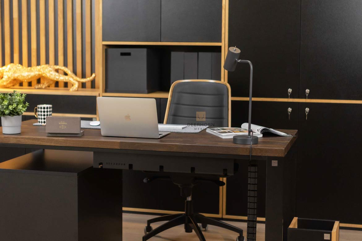 Schwarzer Schreibtisch für Büro in Massivholz modern und Untertischschrank