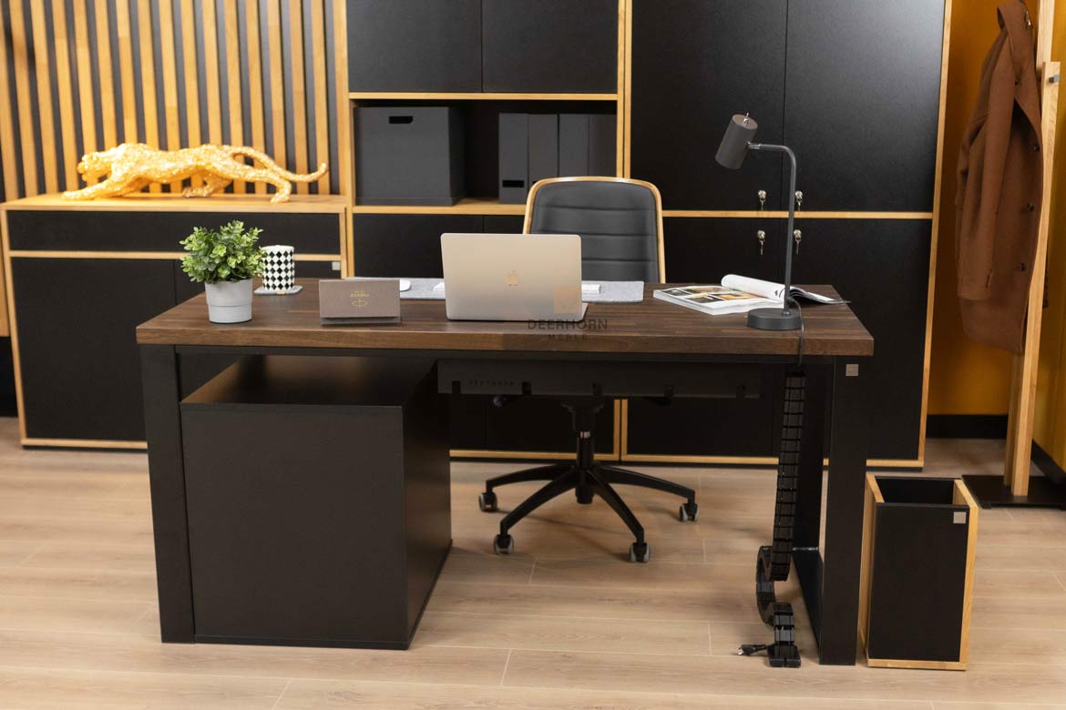 Schwarzer Schreibtisch für Büro in Massivholz modern und Untertischschrank