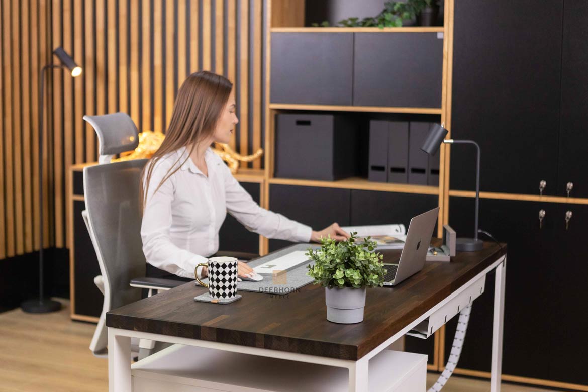 Weißer Hybrid-Arbeitstisch mit Schubladen und eichenbrauner Platte