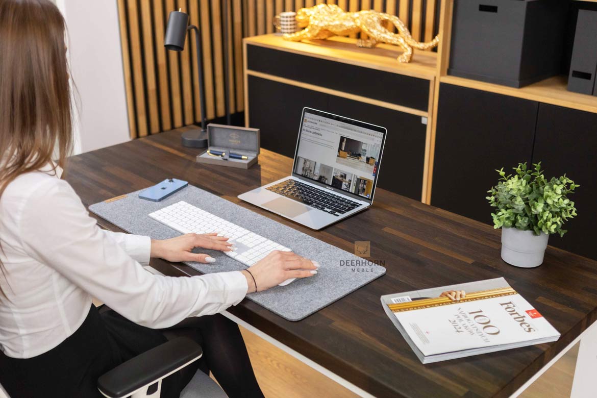 Schreibtisch für Büro weiß mit brauner Holzplatte