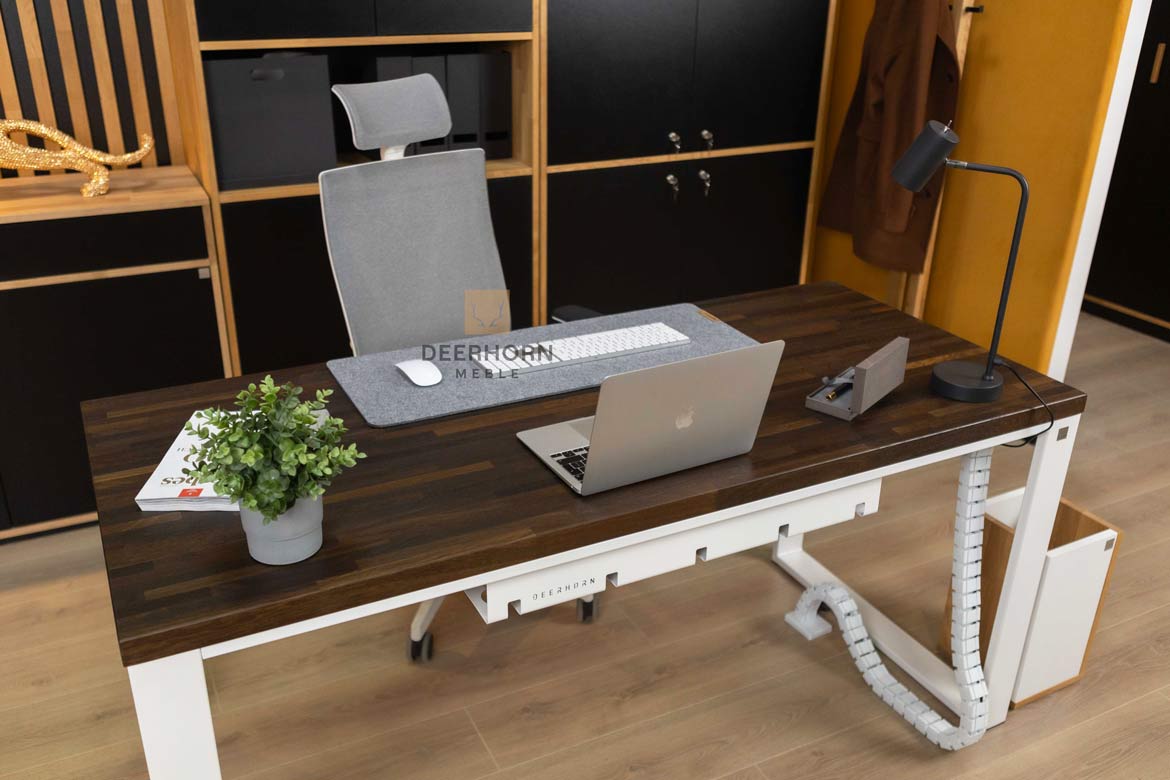Schreibtisch für Büro weiß mit brauner Holzplatte