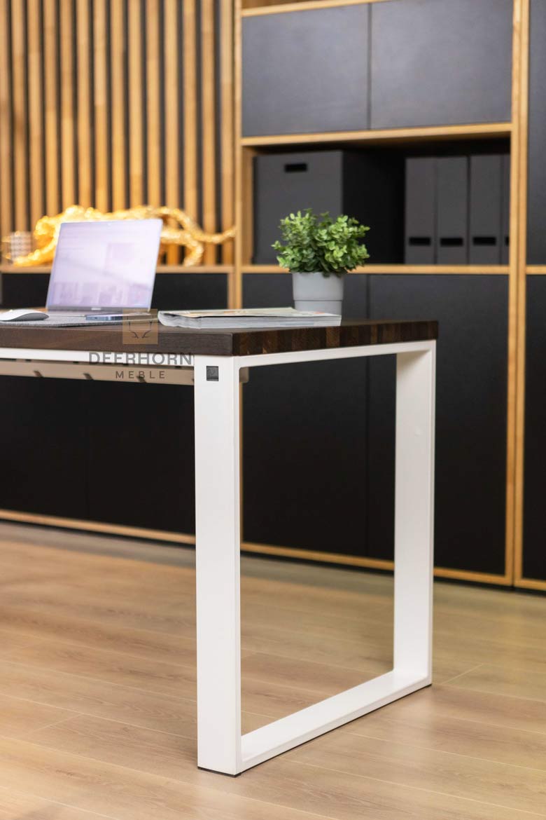 Schreibtisch für Büro weiß mit brauner Holzplatte