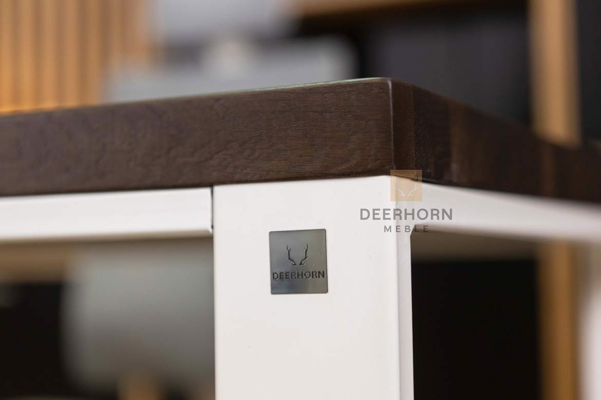 Schreibtisch für Büro weiß mit brauner Holzplatte