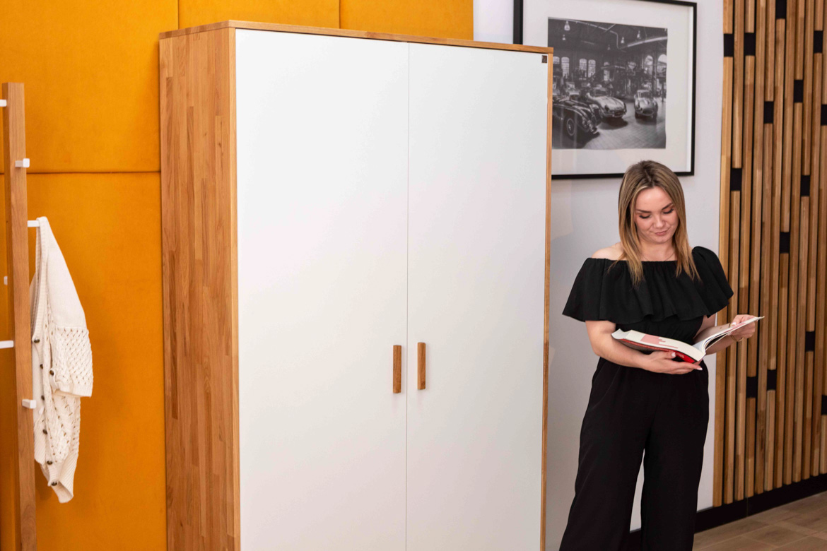 Weißer Büroschrank mit Einlegeböden für Akten, Dokumente 118 cm