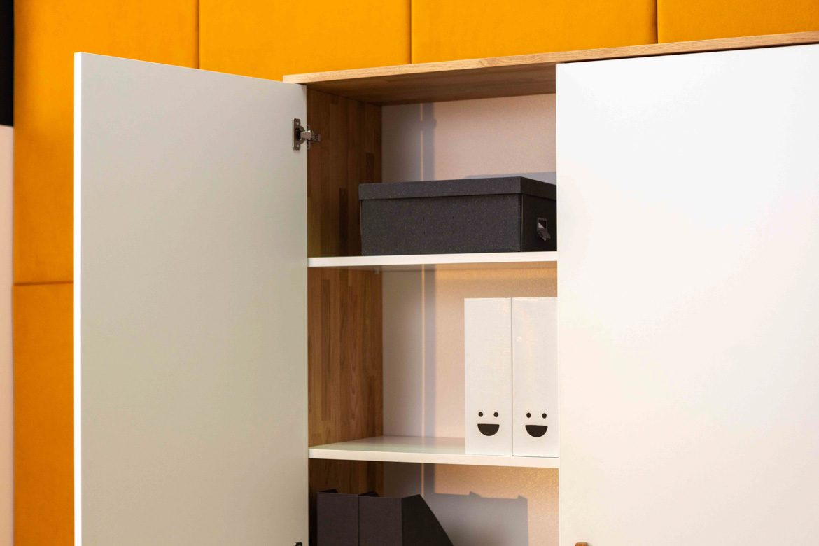 Weißer Büroschrank mit Einlegeböden für Akten, Dokumente 118 cm