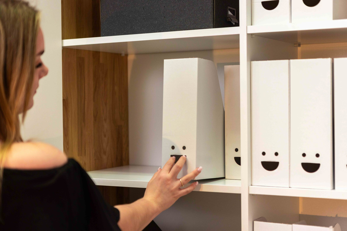 Weißer Büroschrank mit Einlegeböden für Akten, Dokumente 118 cm