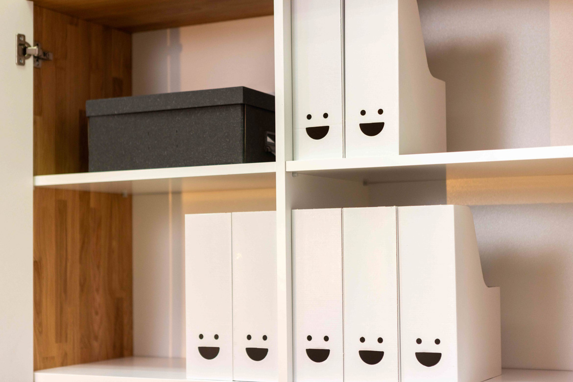 Weißer Büroschrank mit Einlegeböden für Akten, Dokumente 118 cm