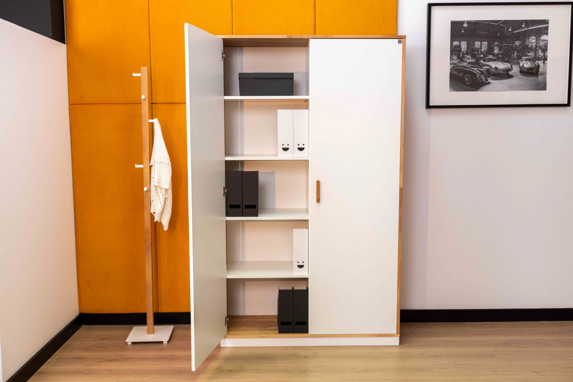 Weißer Büroschrank mit Einlegeböden für Akten, Dokumente 118 cm