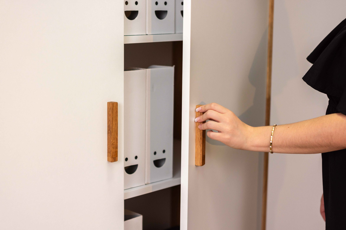 Weißer Büroschrank mit Einlegeböden für Akten, Dokumente 118 cm