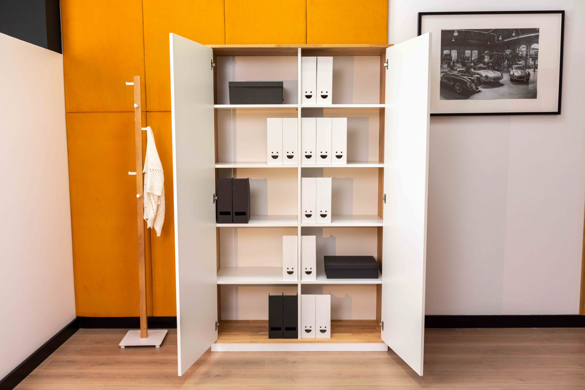 Weißer Büroschrank mit Einlegeböden für Akten, Dokumente 118 cm
