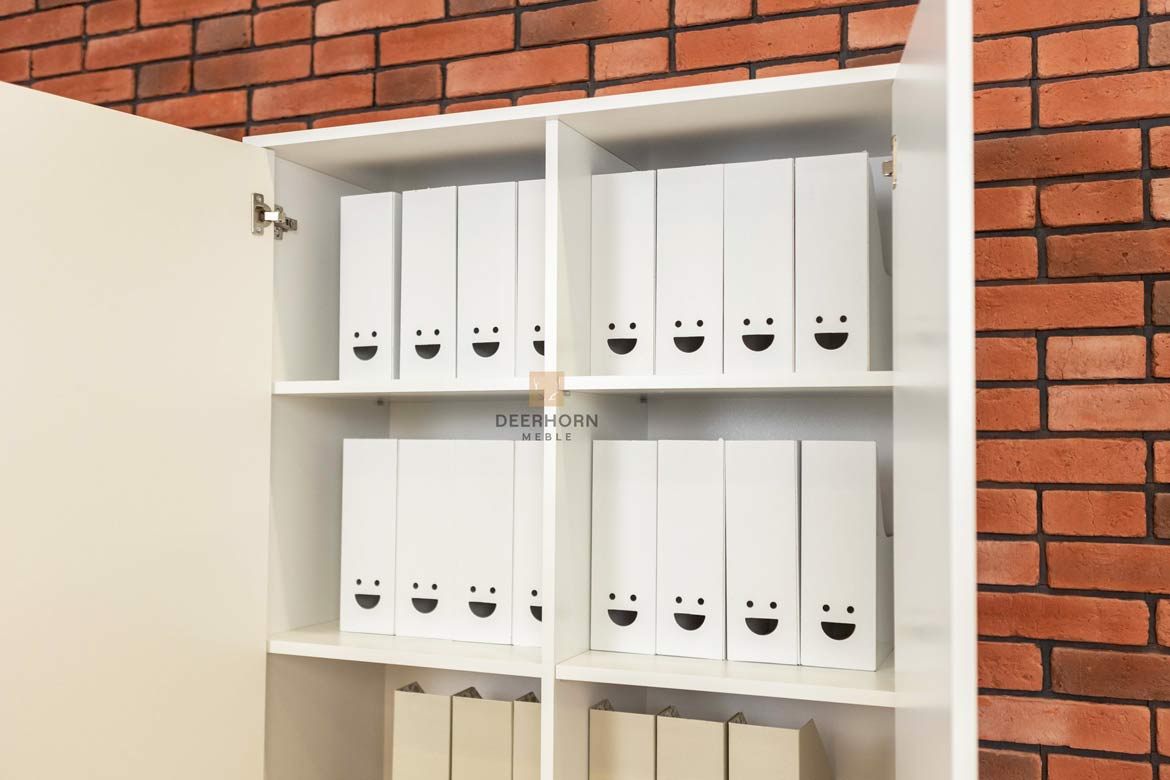 Weißer viertüriger abschließbarer Büroschrank Modern Workplace