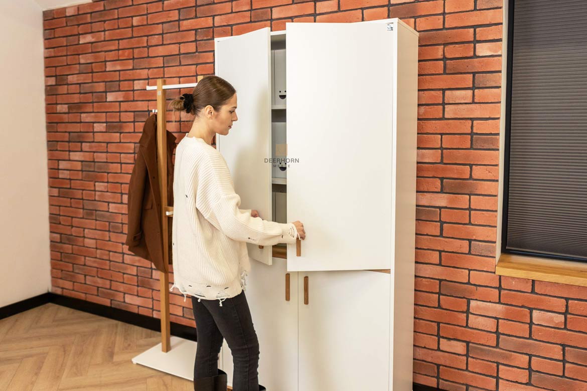 Weißer viertüriger abschließbarer Büroschrank Modern Workplace