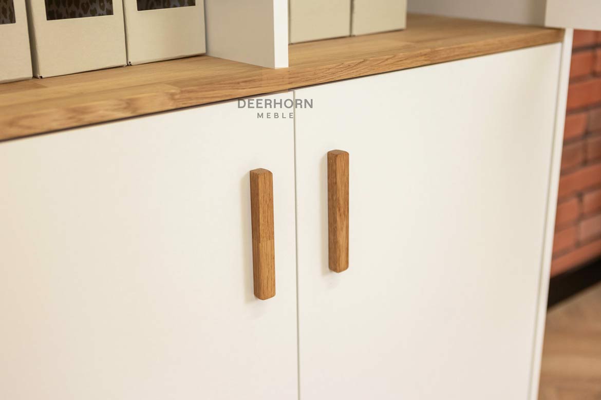 Weißer viertüriger abschließbarer Büroschrank Modern Workplace