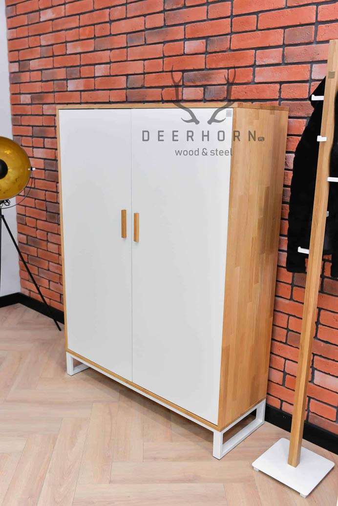Weißer Kleiderschrank und Aktenschrank für das Büro