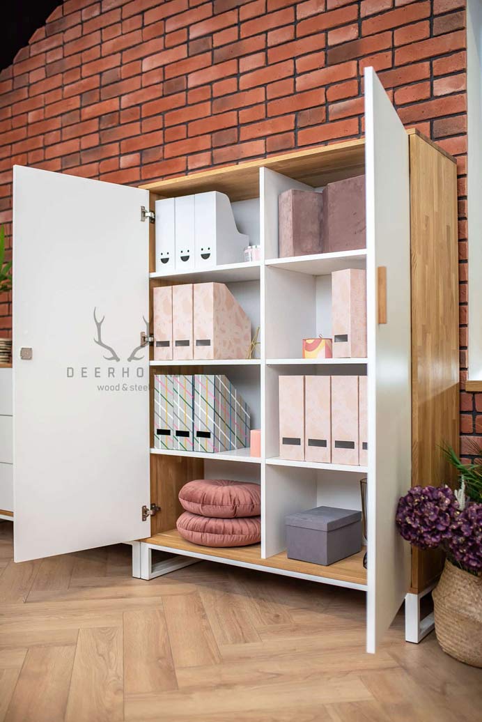 Weißer Kleiderschrank und Aktenschrank für das Büro