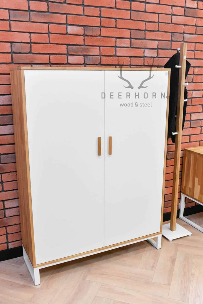 Weißer Kleiderschrank und Aktenschrank für das Büro