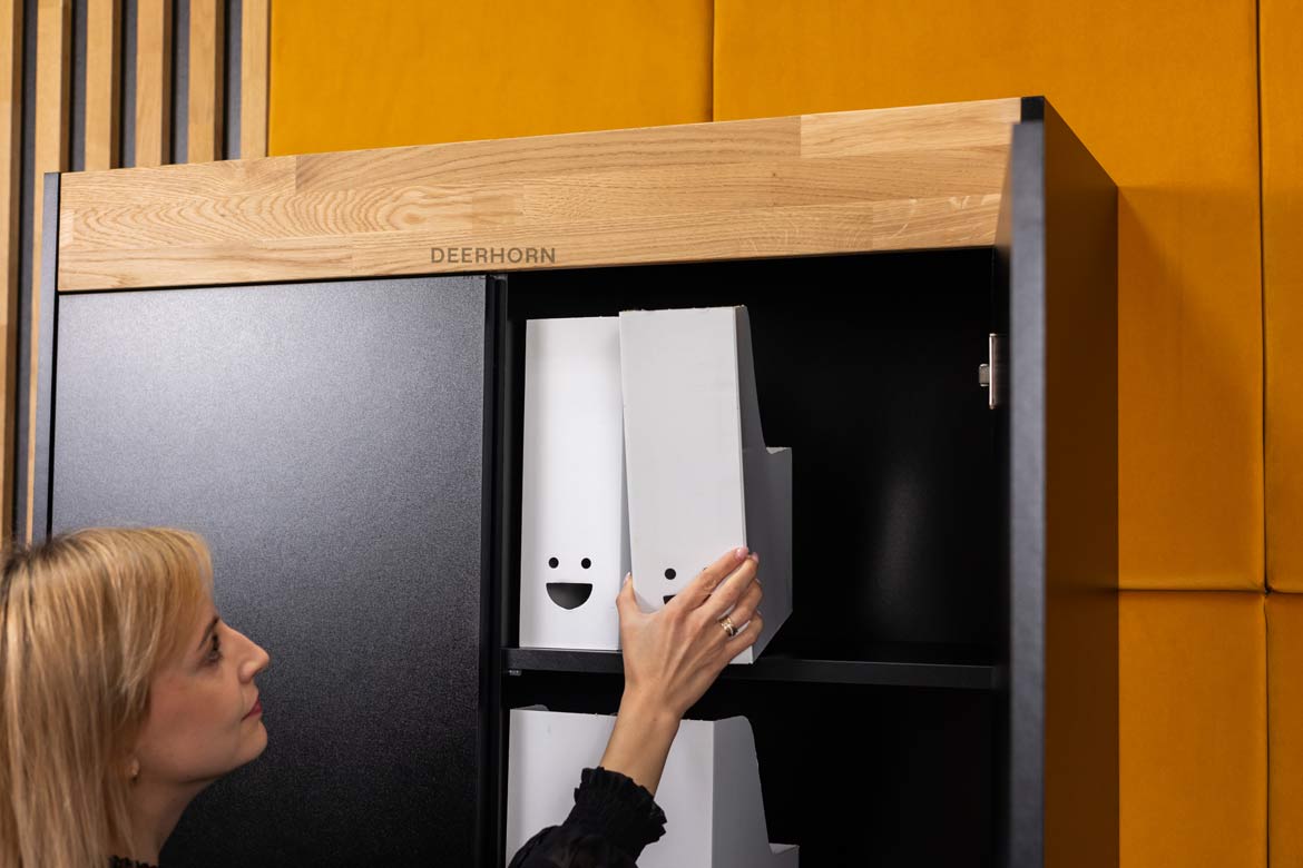 Schwarzer Schrank mit Holz Prestige Office