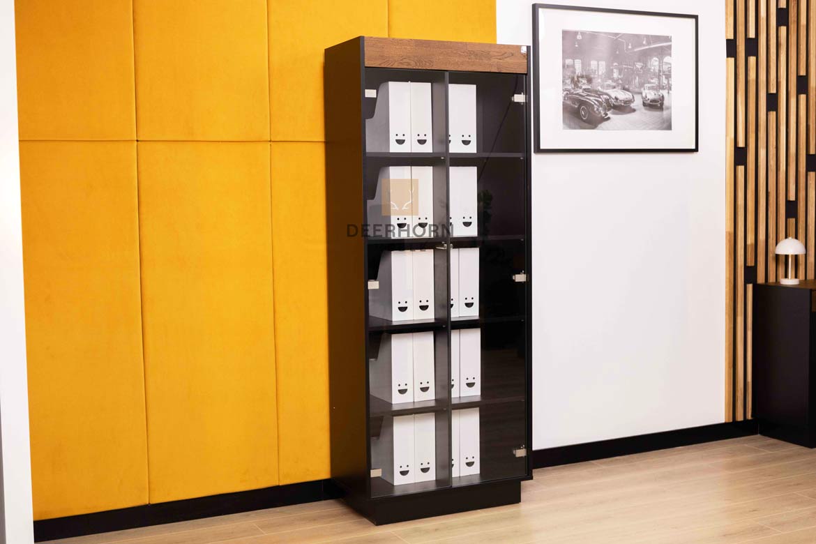 Glasvitrine, zwei Türen mit Einlegeböden für das Home Office
