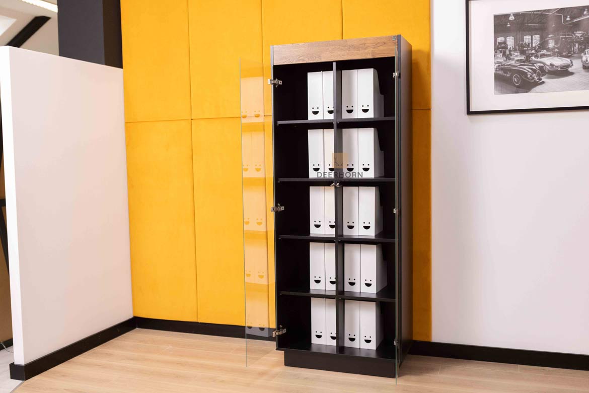 Glasvitrine, zwei Türen mit Einlegeböden für das Home Office
