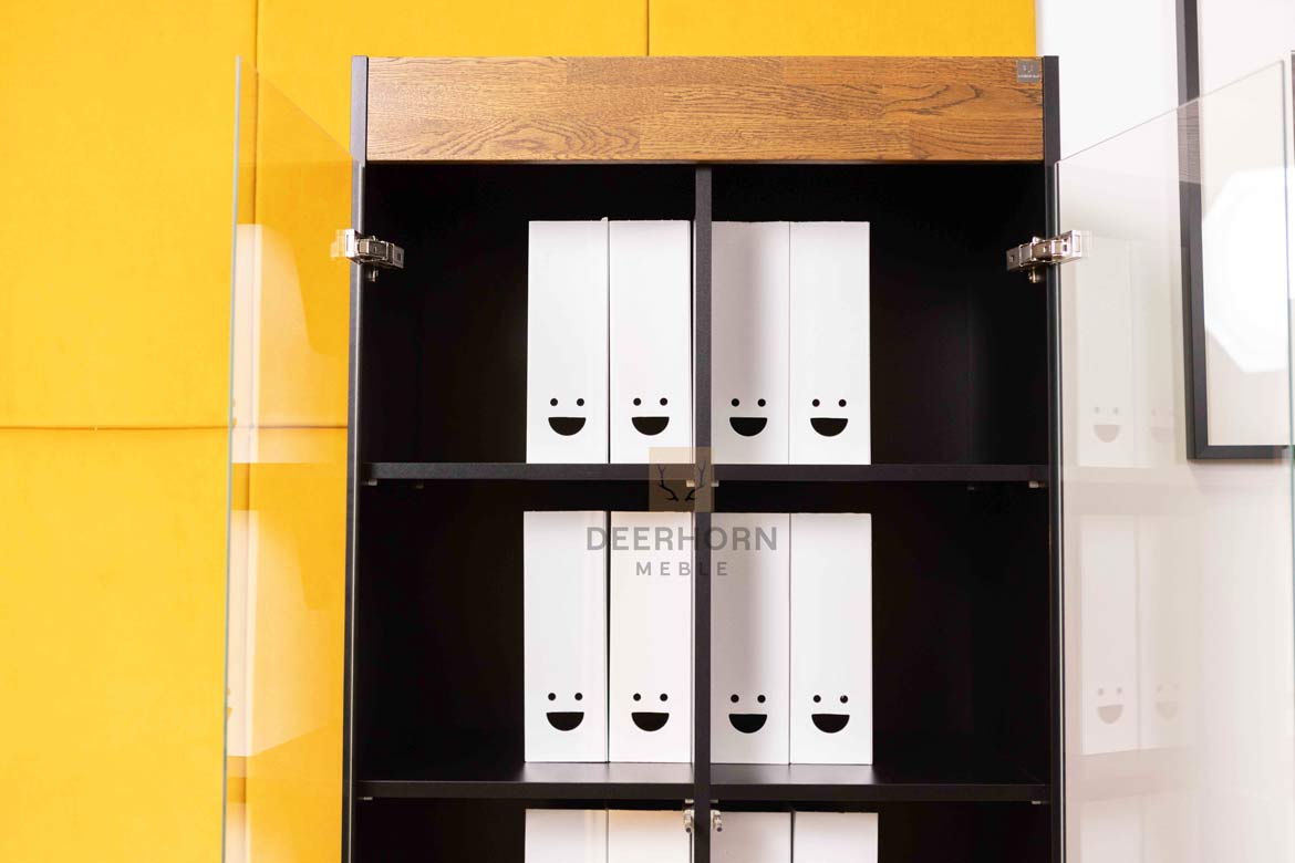 Glasvitrine, zwei Türen mit Einlegeböden für das Home Office