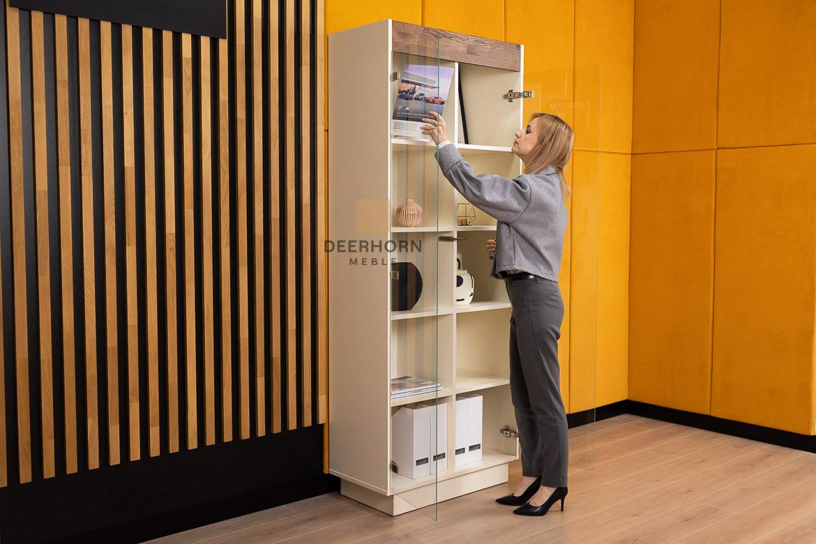 Kabinettschrank, breit mit Einlegeböden