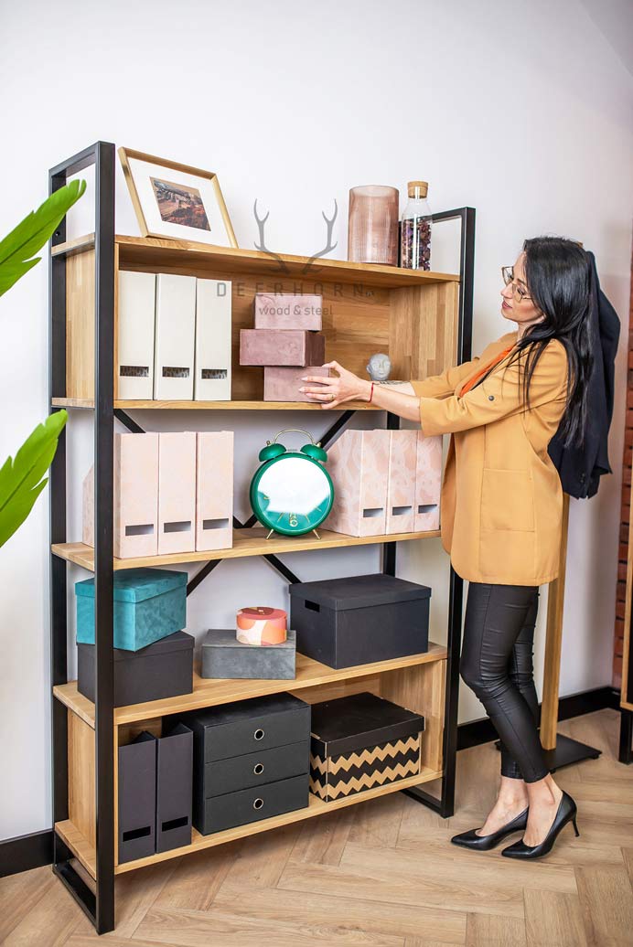 Bücherregal aus Metall und Holz im Loft-Stil Loft-Büro plus