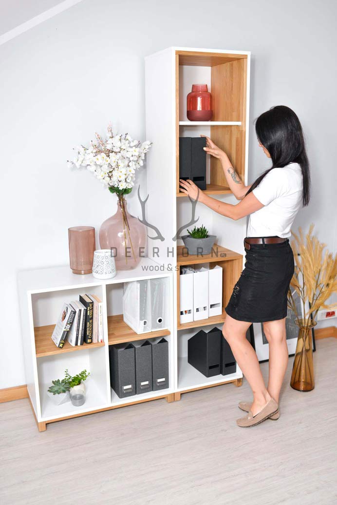 Weißes schmales Bücherregal, Buchbinder oder Büchersäule