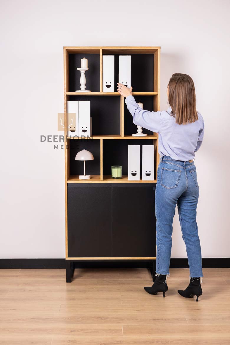 Büroregal mit Regalen für Dokumente und Aktenordner