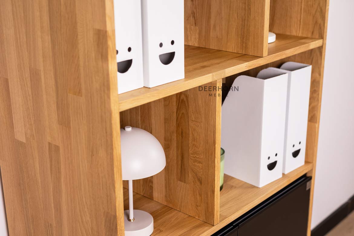 Büroregal mit Regalen für Dokumente und Aktenordner