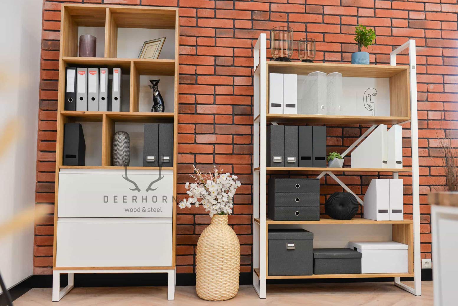 Weißes Bücherregal für Aktenordner oder Bücher loft office plus
