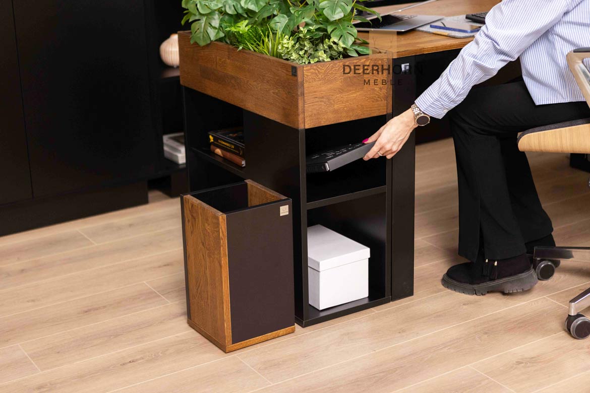Moderner Loft-Schreibtisch mit Regalen