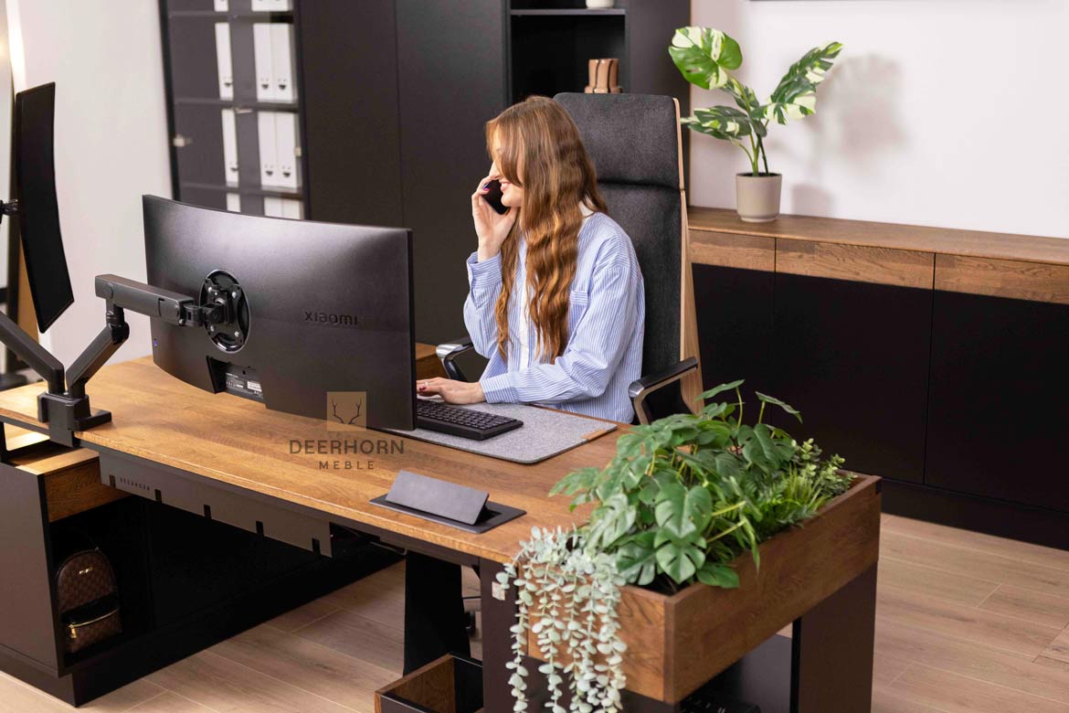Moderner Loft-Schreibtisch mit Regalen