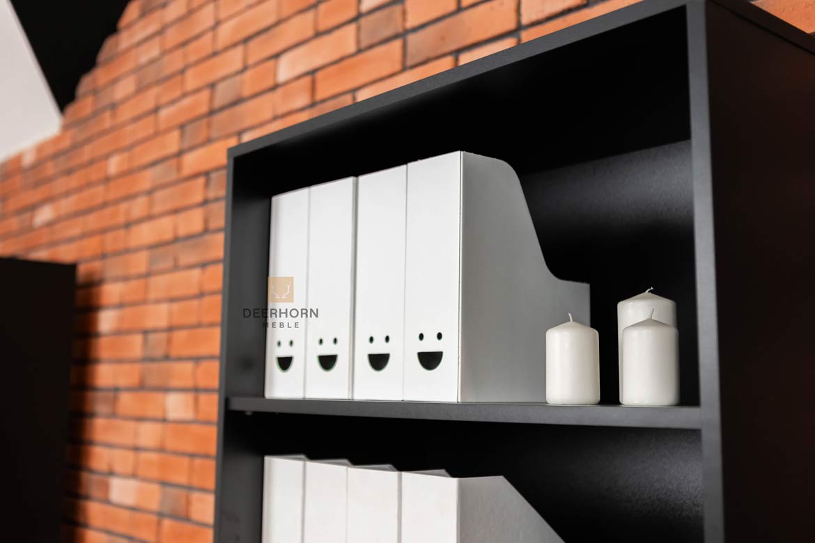 Schwarzes Büro-Bücherregal mit Fachböden für Akten