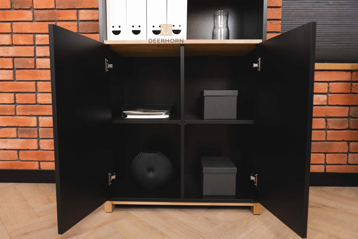 Schwarzes Büro-Bücherregal mit Fachböden für Akten