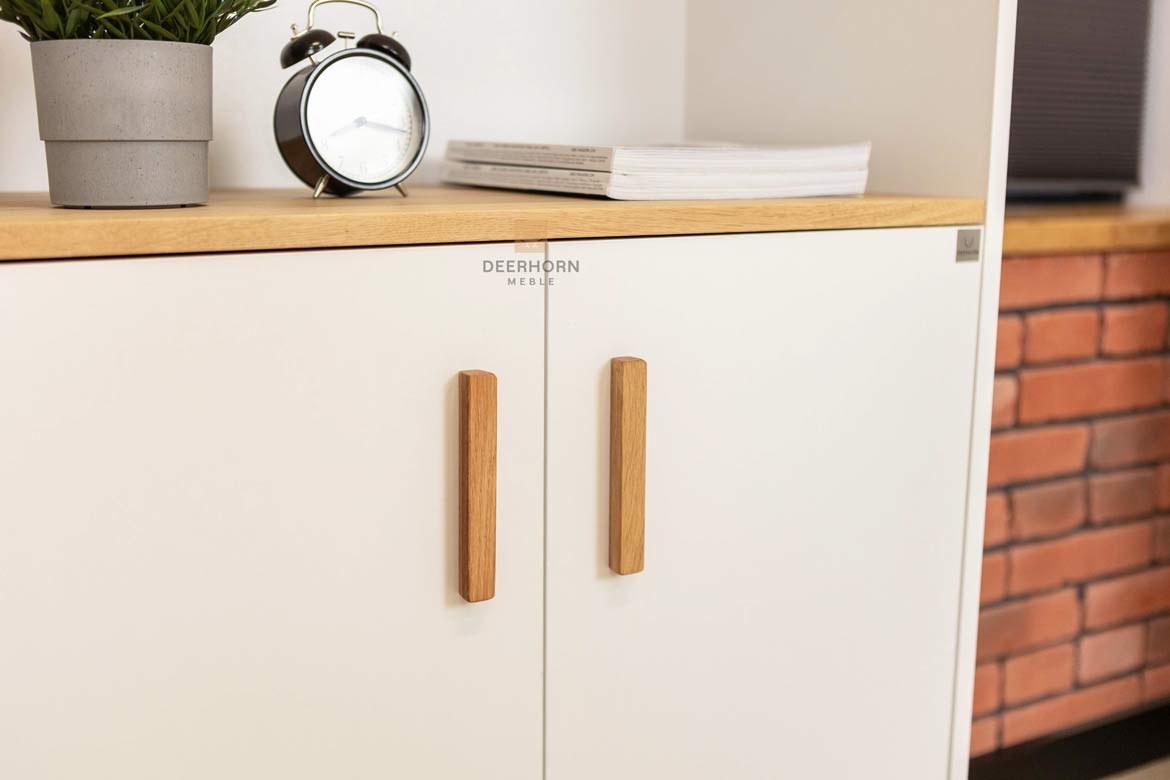 Weißer halboffener Aktenschrank mit Einlegeböden