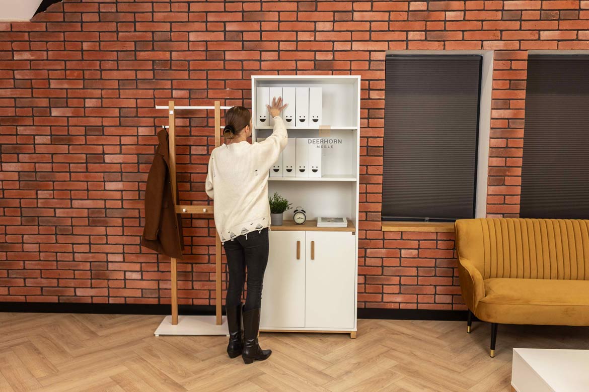 Weißer halboffener Aktenschrank mit Einlegeböden