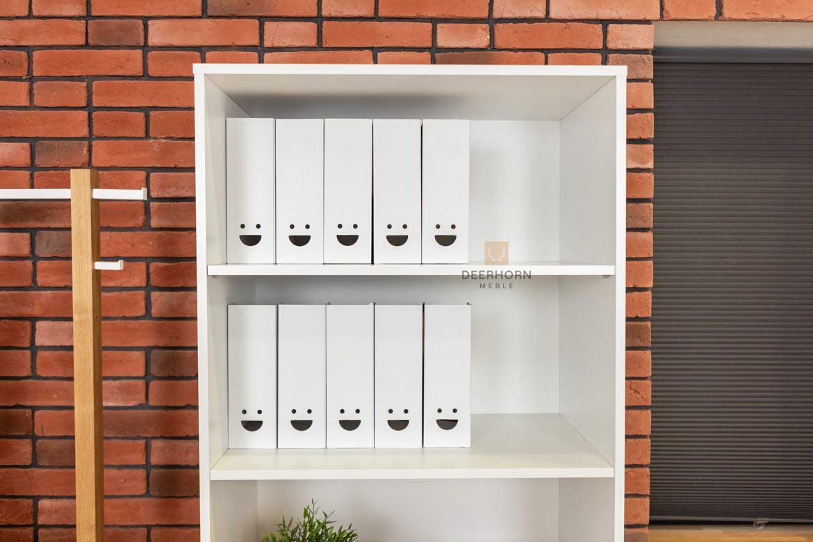 Weißer halboffener Aktenschrank mit Einlegeböden